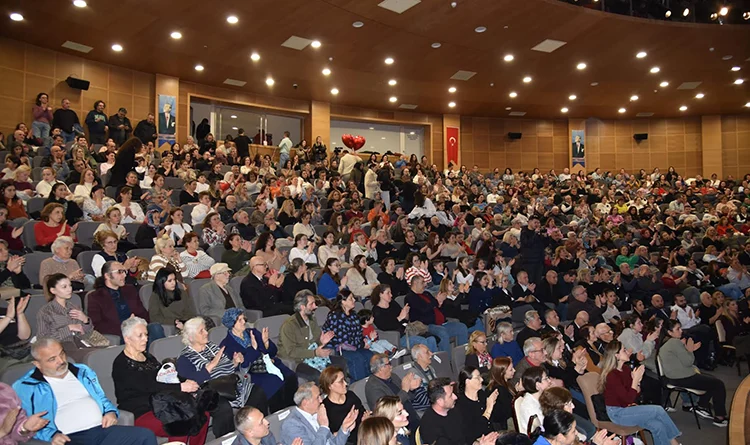 Dev sanatçılar için Ata Sahne’de muhteşem anma programı Dev sanatçılar için Ata Sahne’de muhteşem anma programı