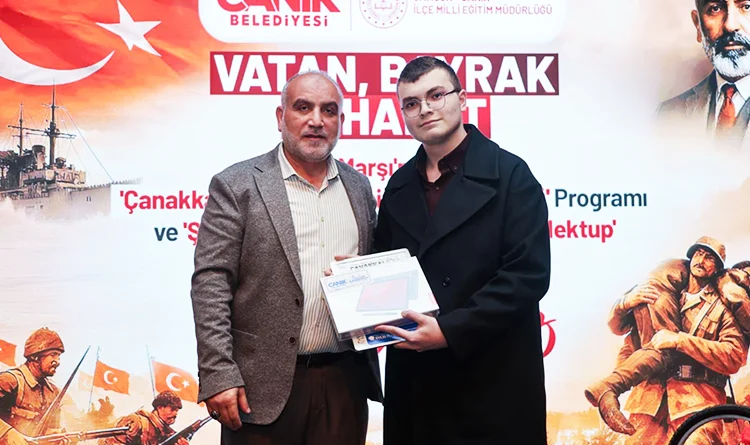 Ecdadına mektup yazan gençler ödüllerine kavuştu Ecdadına mektup yazan gençler ödüllerine kavuştu