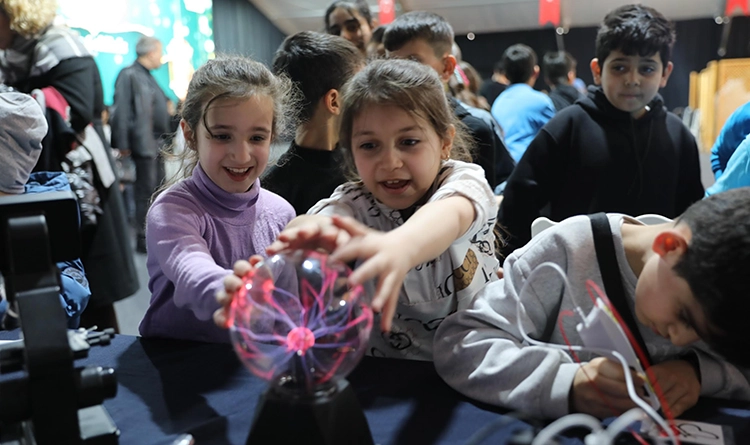 Samsun'da Ramazan Sokağı'nda bilime yolculuk