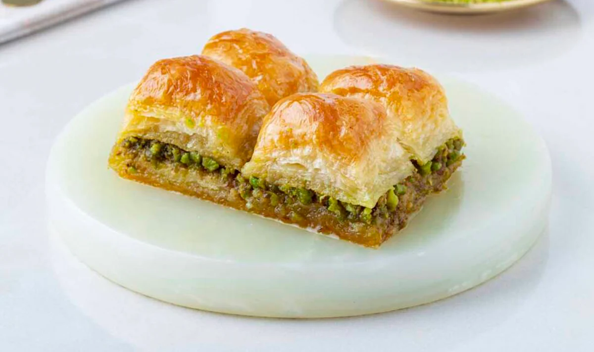 İstanbul'dan en lezzetli fıstıklı baklava online siparişi