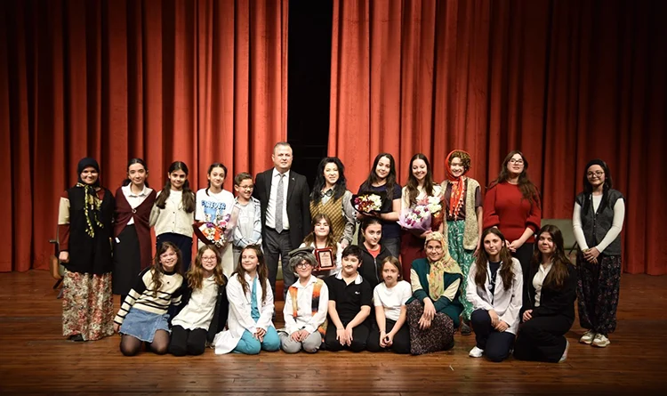 Atakum'da festival tadında program: Tiyatro günleri büyük ilgi gördü