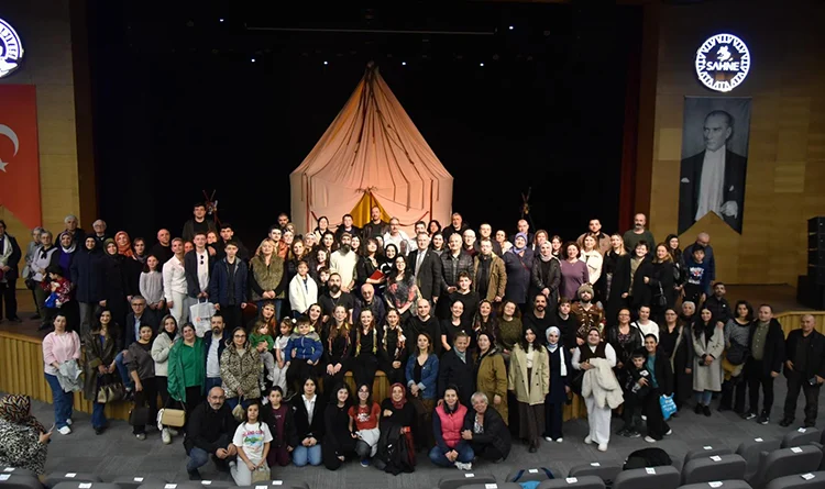 Atakum'da festival tadında program: Tiyatro günleri büyük ilgi gördü