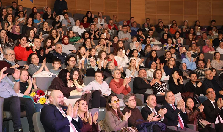 Atakum'da festival tadında program: Tiyatro günleri büyük ilgi gördü
