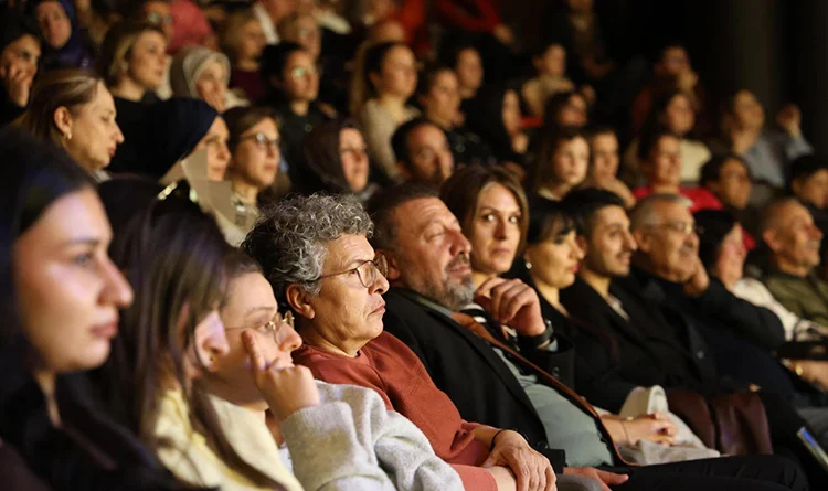 Atakum'da festival tadında program: Tiyatro günleri büyük ilgi gördü