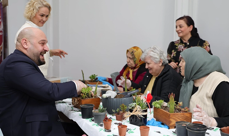 Atakum’da renkli anlar: Büyükler için teraryum atölyesi