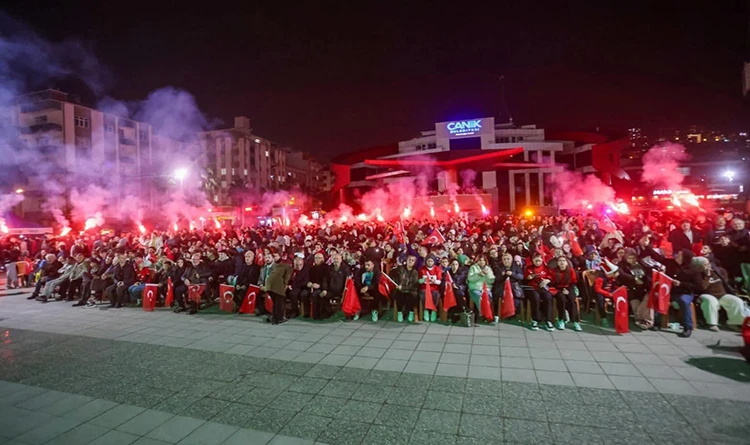 Canik’te milli maç coşkusu: Dev ekranda büyük heyecan