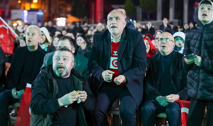 Canik’te milli maç coşkusu: Dev ekranda büyük heyecan