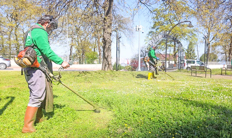 Canik'te parklar yaza hazırlanıyor