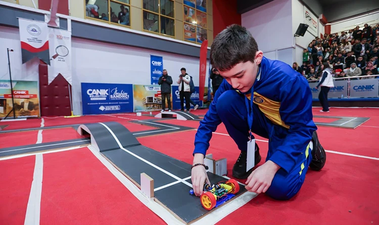 Canik’te robot rüzgarı: 258 proje sahne aldı
