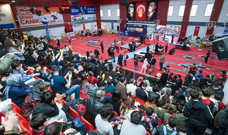Canik’te robot rüzgarı: 258 proje sahne aldı