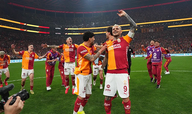 Derbide tarihi fark: Galatasaray Fenerbahçe’yi 3-0 ezdi