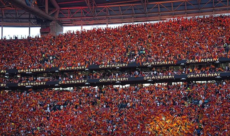 Derbide tarihi fark: Galatasaray Fenerbahçe’yi 3-0 ezdi