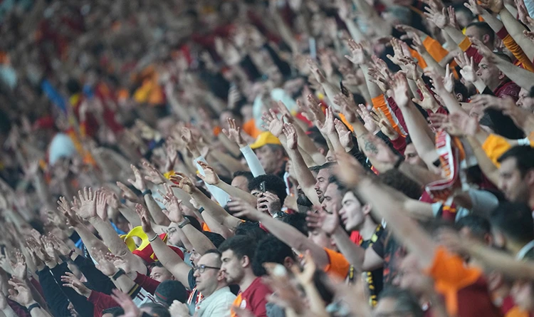 Derbide tarihi fark: Galatasaray Fenerbahçe’yi 3-0 ezdi