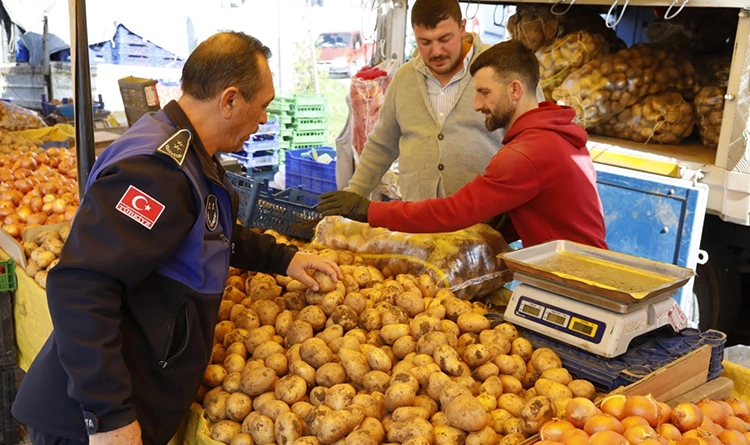 İlkadım Belediyesi’nden pazarlara yakın markaj İlkadım Belediyesi’nden pazarlara yakın markaj