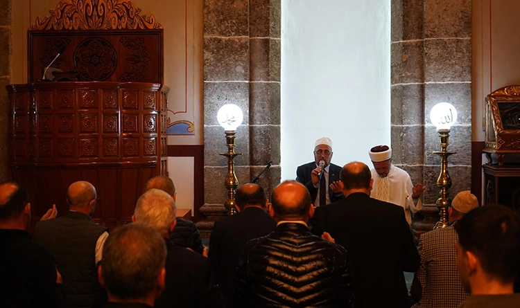 MHP Samsun Alparslan Türkeş'i dualarla andı