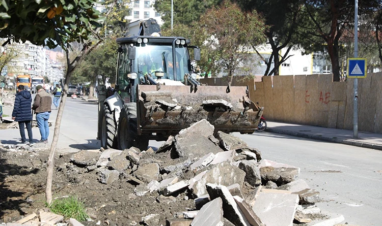 Samsun İstiklal Caddesi’nde dönüşüm: Yol ve kaldırımlar yenileniyor Samsun İstiklal Caddesi’nde dönüşüm: Yol ve kaldırımlar yenileniyor