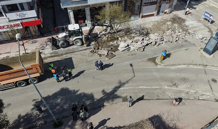 Samsun İstiklal Caddesi’nde dönüşüm: Yol ve kaldırımlar yenileniyor Samsun İstiklal Caddesi’nde dönüşüm: Yol ve kaldırımlar yenileniyor