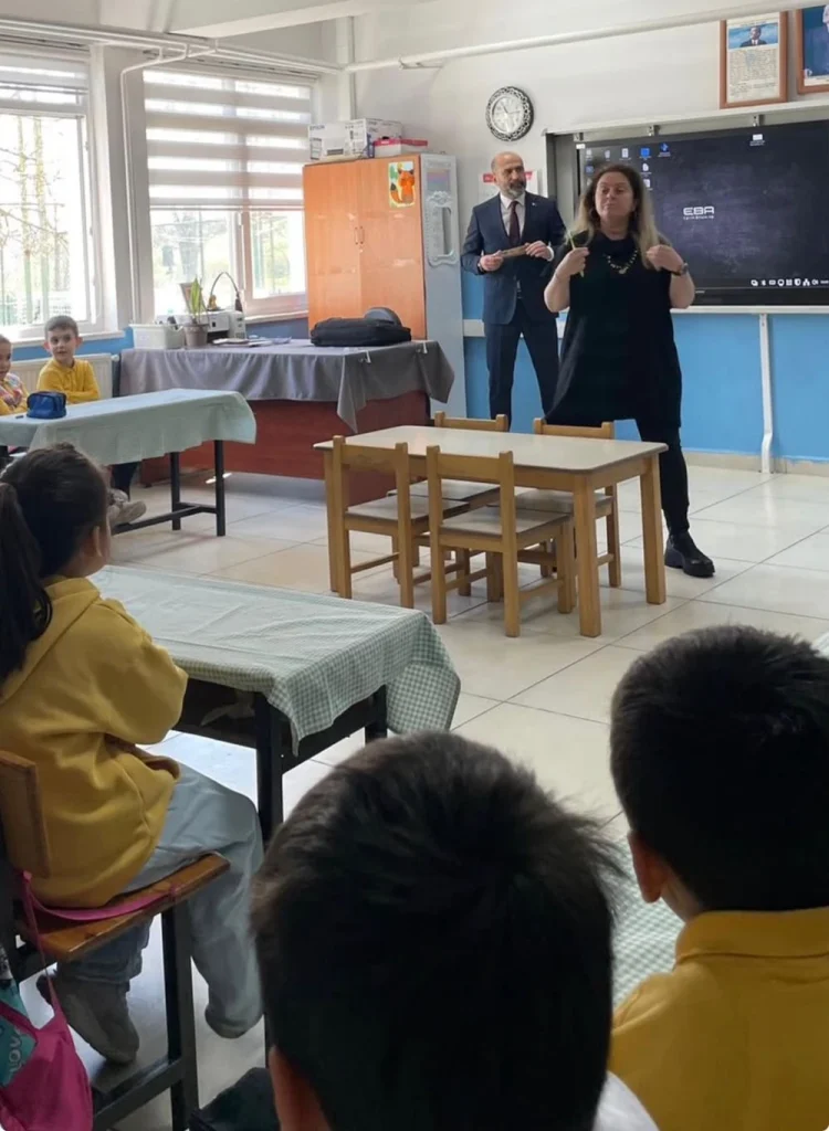 Samsun'da siyaset ilkokula girdi! Sınıfta parti propagandası