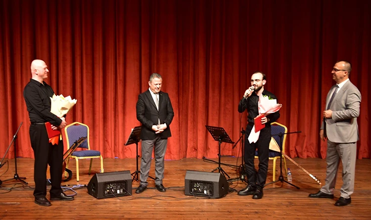 Samsunlu sanatçılardan Ata Sahne’de bağlama resitali