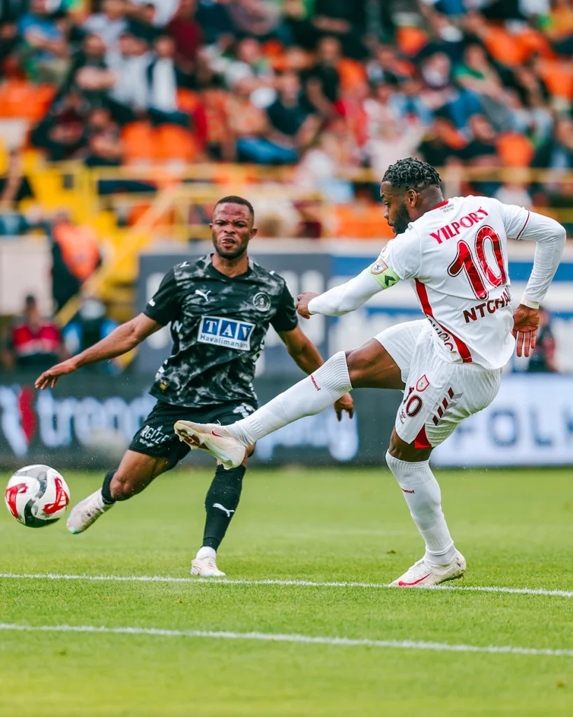 Uzatmalarda 3 gol! Samsunspor, Alanyaspor deplasmanında galip