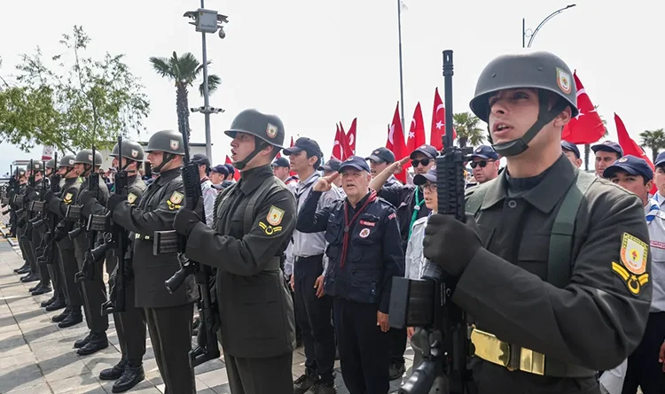 19 Mayıs coşkusu Samsun'da gökyüzüne ve denize sığmadı