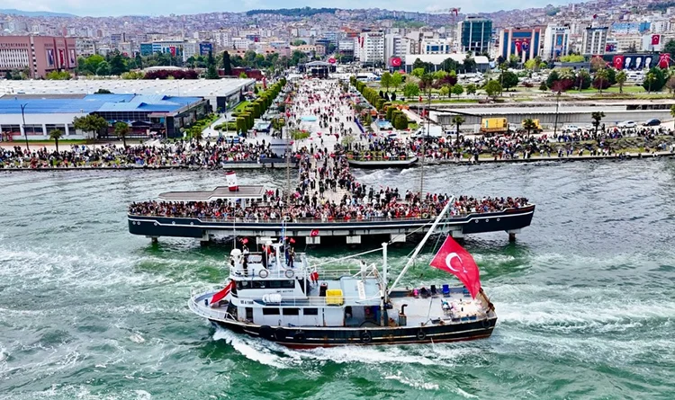 19 Mayıs coşkusu Samsun'da gökyüzüne ve denize sığmadı