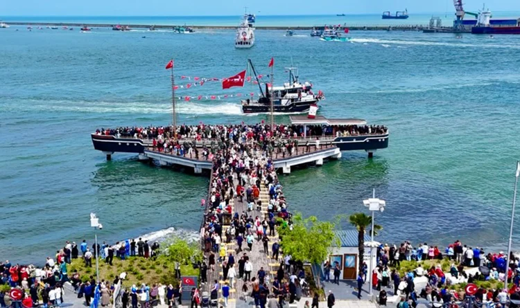 19 Mayıs coşkusu Samsun'da gökyüzüne ve denize sığmadı