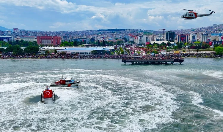 19 Mayıs coşkusu Samsun'da gökyüzüne ve denize sığmadı