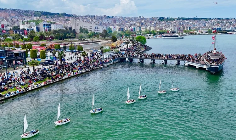 19 Mayıs coşkusu Samsun'da gökyüzüne ve denize sığmadı