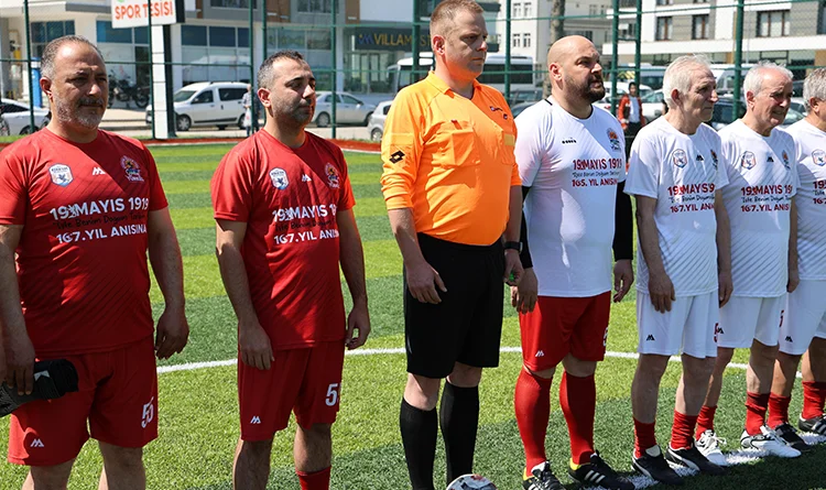 Atakum'da efsane futbolculardan 19 Mayıs’a özel futbol şöleni Atakum'da efsane futbolculardan 19 Mayıs’a özel futbol şöleni