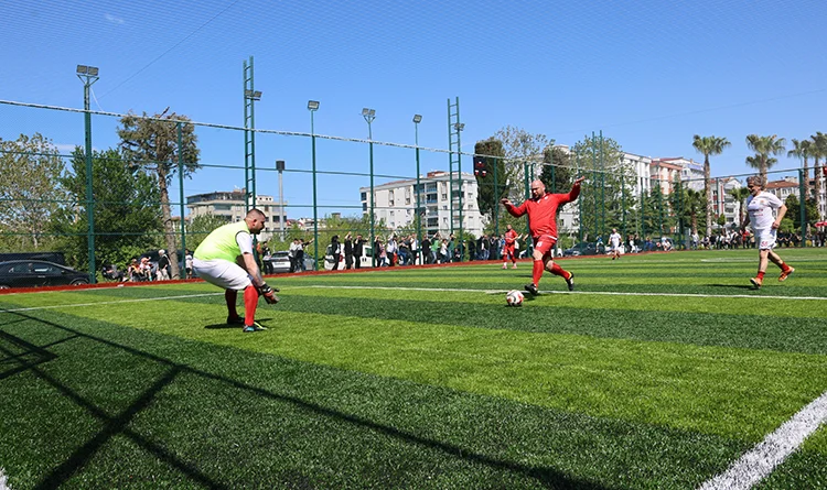 Atakum'da efsane futbolculardan 19 Mayıs’a özel futbol şöleni Atakum'da efsane futbolculardan 19 Mayıs’a özel futbol şöleni