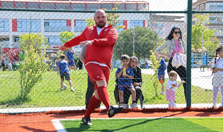 Atakum'da efsane futbolculardan 19 Mayıs’a özel futbol şöleni Atakum'da efsane futbolculardan 19 Mayıs’a özel futbol şöleni