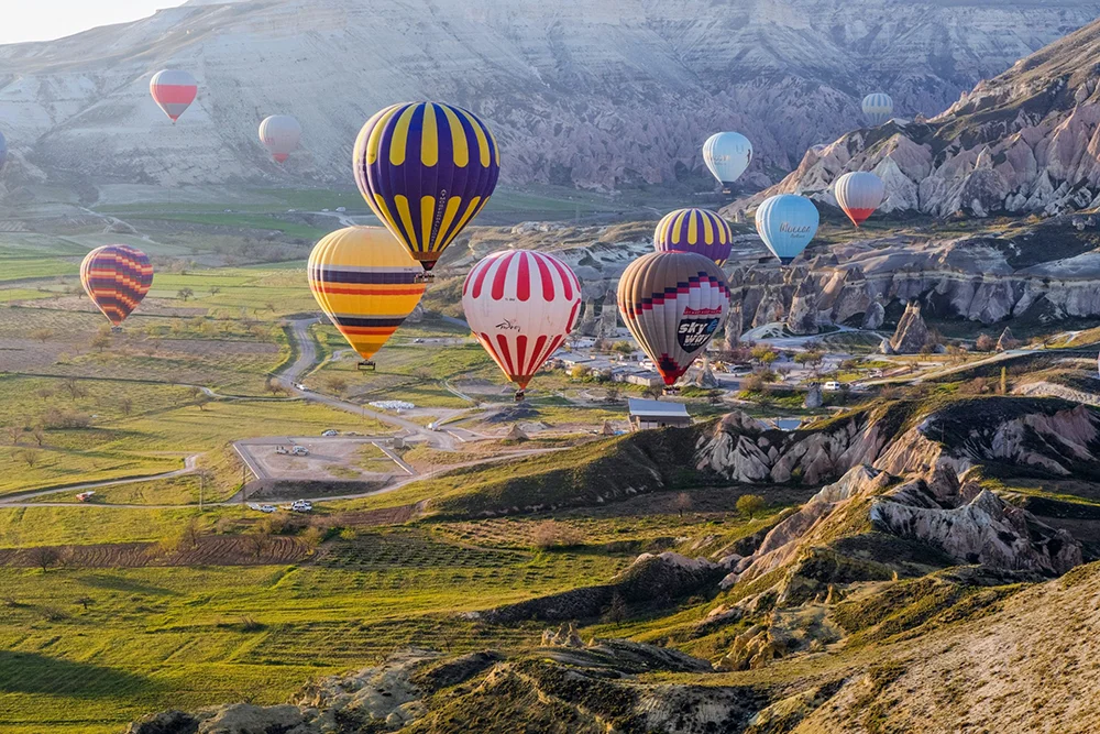 Kapadokya’da bayram vurgunu: 2 bin liralık odalar 20 bin, 2-3 bin liralık balonlar 8 bin lira oldu Kapadokya’da bayram vurgunu: 2 bin liralık odalar 20 bin, 2-3 bin liralık balonlar 8 bin lira oldu