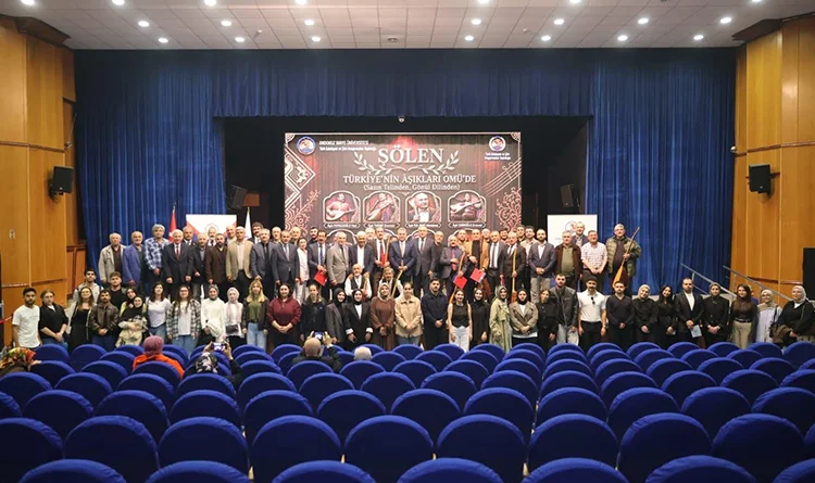 Karacaoğlan’dan Veysel’e: Aşıklar Samsun’da buluştu