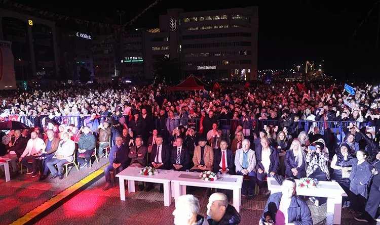 MHP Samsun'dan Cumhuriyet Meydanı'nda görkemli Anneler Günü kutlaması