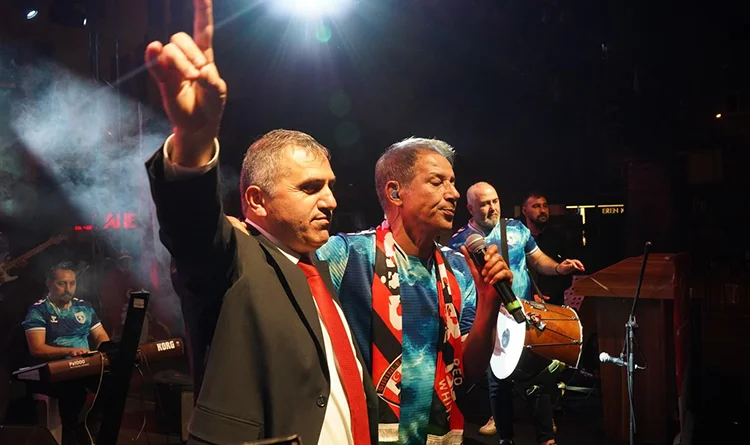 MHP Samsun'dan Cumhuriyet Meydanı'nda görkemli Anneler Günü kutlaması