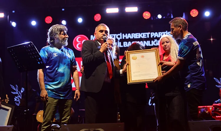 MHP Samsun'dan Cumhuriyet Meydanı'nda görkemli Anneler Günü kutlaması