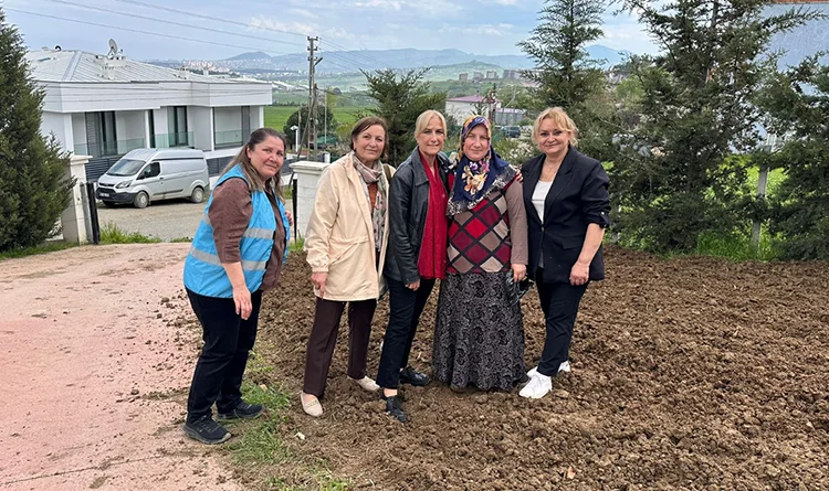 CHP'den sıcak temas: Nazan Güneysu'dan Anneler Günü'nde kapı kapı ziyaret