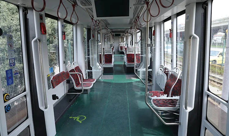 Samsun'a büyük yatırım: 12 tramvay geliyor, ilki raylara indi Samsun'a büyük yatırım: 12 tramvay geliyor, ilki raylara indi