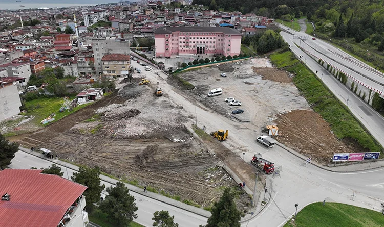 Samsun'daki tarihi kentsel dönüşümde müteahhit firmalar ile imzalar atıldı