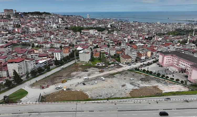 Samsun'daki tarihi kentsel dönüşümde müteahhit firmalar ile imzalar atıldı