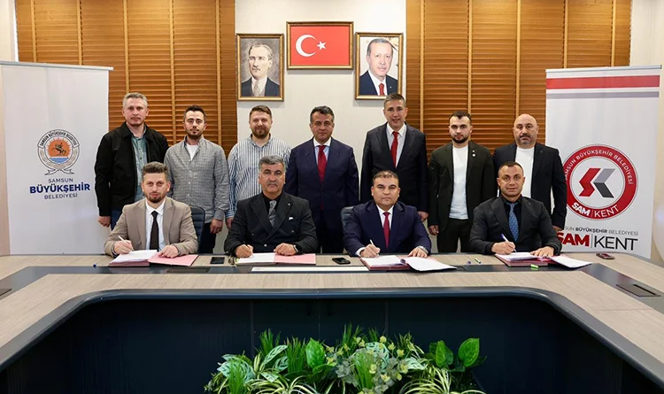 Samsun'daki tarihi kentsel dönüşümde müteahhit firmalar ile imzalar atıldı